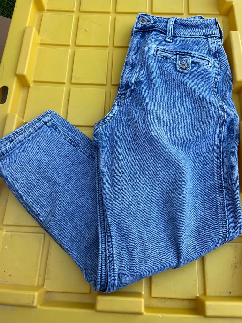 Hollister Women’s Light Blue Ultra High-Rise Mom Jeans